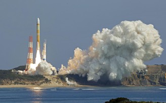 Tên lửa Nhật Bản phải tự hủy vì sự cố trên đường lên không gian