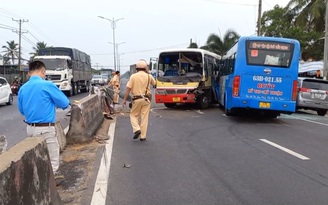 Tai nạn ở Tiền Giang: Va chạm giữa 2 xe buýt, 3 người bị thương