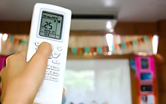 Bác sĩ 24/7: Sử dụng máy lạnh thế nào để không bị sốc nhiệt trong mùa nóng?