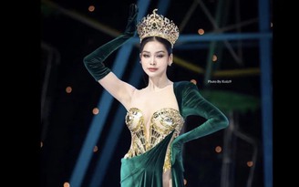 Trung thành với kiểu cut out, Hoa hậu Engfa Waraha  bị cho là một màu