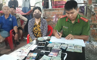Vĩnh Long: Hai vợ chồng mở quán cà phê để chơi đánh bạc trực tuyến