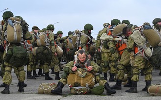 Chiến sự Ukraine đến tối 17.4: Lính dù Nga bắt đầu đảm nhận chiến dịch?