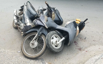 3 người bị thương trong vụ va chạm xe máy ở TP.HCM