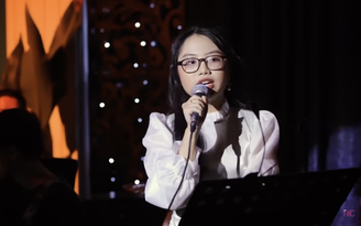 Phương Mỹ Chi hát 'Người tình mùa đông' bằng 5 thứ tiếng gây sốt mạng xã hội