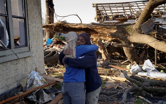 Bão dữ, lốc xoáy quét qua nhiều khu vực ở Mỹ, 21 người chết