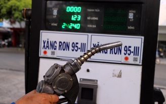 Giá xăng dầu hôm nay 21.4.2023: Chiều nay xăng giảm bao nhiêu đồng một lít?