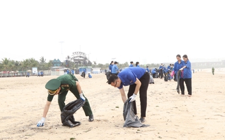 300 thanh niên Quảng Ninh làm sạch biển