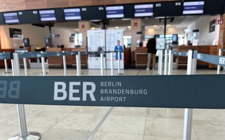 Hai sân bay lớn ở Đức tê liệt vì nhân viên đình công