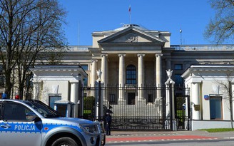 Ba Lan cắt đứt tài chính của sứ quán và văn phòng thương mại Nga ở Warsaw