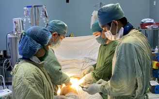 Bệnh viện Nhân dân Gia Định thông tin về thai phụ bị cây xanh đè