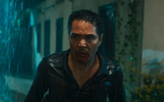 Trailer 'Lật mặt 6' gây sốc với cảnh Trung Dũng nhai miểng chai