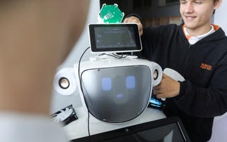 Robot trang bị ChatGPT 'làm chấn động' các lớp học ở đảo quốc Síp
