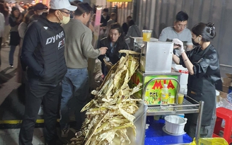 Xe nước mía của người Việt 'gây sốt' ở Hàn Quốc, hàng dài người chờ mua