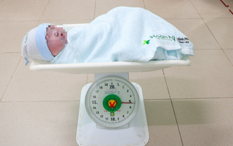 Bình Phước: Sản phụ sinh thường bé trai nặng 5 kg