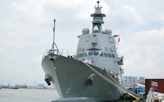 Tàu tuần tra mới nhất của Hải quân Ý thăm cảng Nhà Rồng