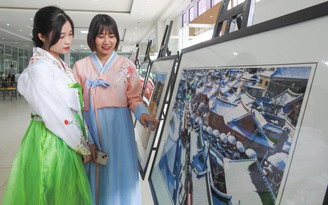 Hội người Hàn tại miền Trung trao học bổng khích lệ sinh viên