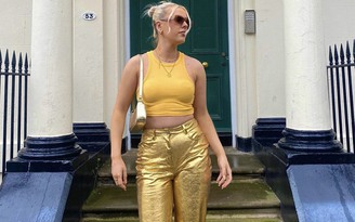 Thời trang ánh kim phủ sóng từ sàn diễn đến street style của hội tín đồ