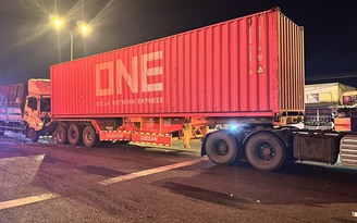 Bình Thuận: Giải cứu tài xế xe tải mắc kẹt trong cabin sau tai nạn