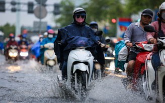 Vì sao TP.HCM mưa to khắp nơi?