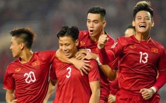HLV Troussier và đội tuyển Việt Nam đấu giao hữu với Hồng Kông tại chảo lửa Lạch Tray