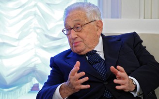 Vì sao ông Kissinger đổi ý, nói NATO nên kết nạp Ukraine?