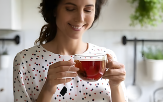 Chuyên gia nói gì về thói quen uống trà vào sáng sớm khi bụng đói?