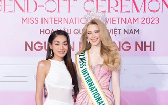 Á hậu Thảo Nhi Lê đọ sắc với Hoa hậu Quốc tế 2022