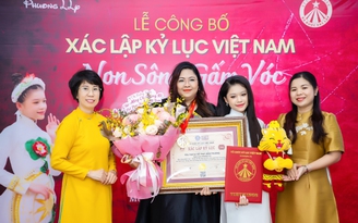 Áo dài 220,6m, nặng 250kg được xác lập Kỷ lục Việt Nam