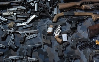 Serbia vất vả tìm cách thu hồi súng đạn trong dân sau các vụ thảm sát hàng loạt