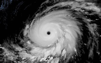 Siêu bão nhiệt đới mạnh nhất năm nay tiến vào Philippines
