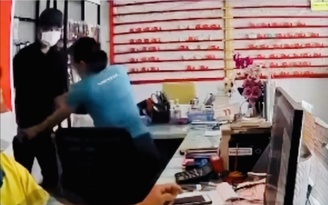 Bình Dương: Hai nghi can cướp tiền ở cửa hàng điện thoại khai gì?