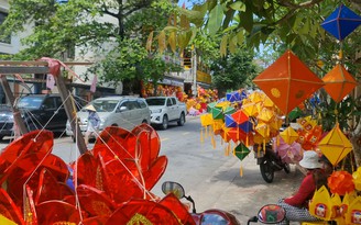 Cố đô Huế lung linh mùa Phật đản