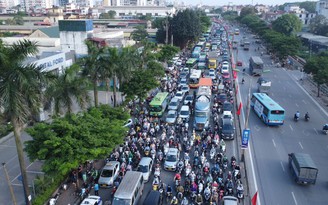 Cửa ngõ phía nam Hà Nội ùn tắc, bến xe đông nghẹt người sau kỳ nghỉ lễ