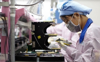 Foxconn tăng tiền thưởng 'lôi kéo' công nhân sản xuất iPhone 15