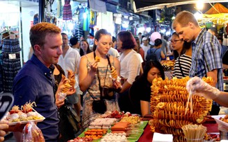 Du khách không có chỗ tiêu tiền?