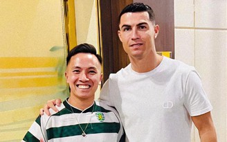 Cầu thủ bóng đá nghệ thuật Việt Nam hiện thực hóa giấc mơ gặp Cristiano Ronaldo