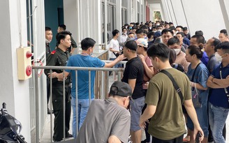 Sốt vé trận đội tuyển Việt Nam gặp đội Hồng Kông trên sân Lạch Tray, chợ đen xuất hiện