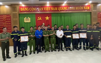Chủ tịch Khánh Hòa khen thưởng lực lượng PCCC cứu 6 người trong vụ cháy nhà
