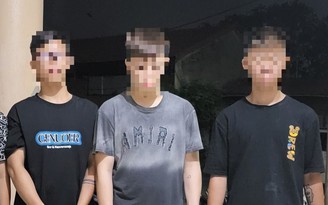 Cướp 3 chiếc áo phông, 5 thanh thiếu niên bị tạm giữ