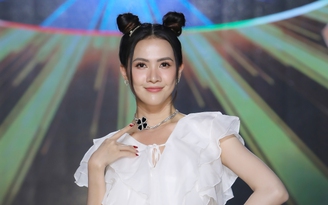 Hoa hậu Phan Thị Mơ khiến Ngọc Sơn khóc nghẹn trên ghế nóng