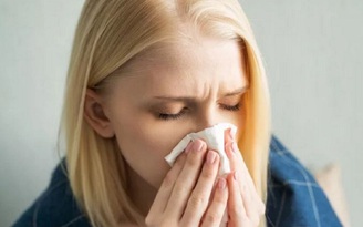 Vì sao nghẹt mũi lại thường tồi tệ hơn vào ban đêm?