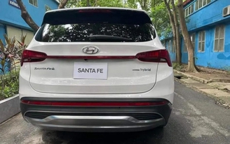 Hyundai Santa Fe phiên bản Hybrid lộ diện tại Việt Nam