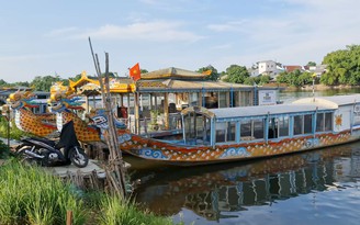 Lo lắng vì hàng loạt thuyền rồng trên sông Hương hết niên hạn sử dụng