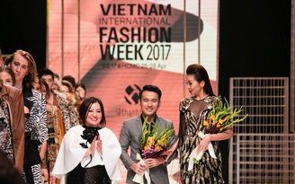 NTK Lê Thanh Hòa mở màn 'Vietnam International Fashion Week 2023' với ‘Hoa trên sóng nước’