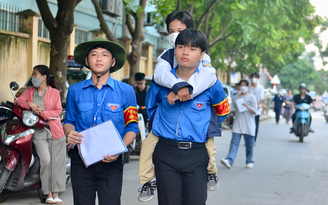 Nam sinh 'xương thủy tinh' 50 lần gãy xương nuôi ước mơ thành kỹ sư tin học