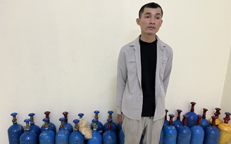 Đà Nẵng: Bộ đội biên phòng phát hiện kho khí cười