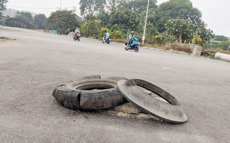 Nắp hố ga nhô cao nguy hiểm
