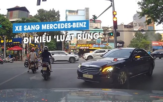 'Bó tay' xe sang Mercedes chạy ẩu, ôm cua ngược chiều trên phố