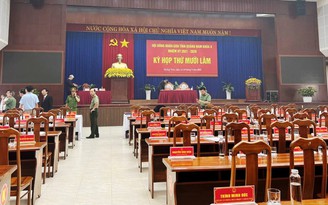 HĐND tỉnh Quảng Nam tạm nghỉ họp giữa chừng vì sự cố hy hữu