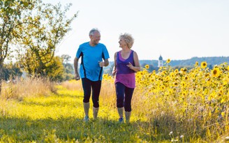 Chuyên gia: Cách đi bộ sau bữa ăn giúp tránh đường huyết tăng vọt